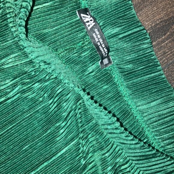 Green top and trousers - Picture 8 of 11